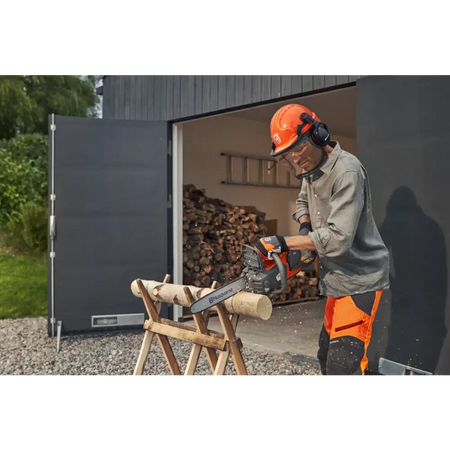 Husqvarna 225I Battery Chainsaw 12’’ - Battery and Charger Kit - Chainsaw