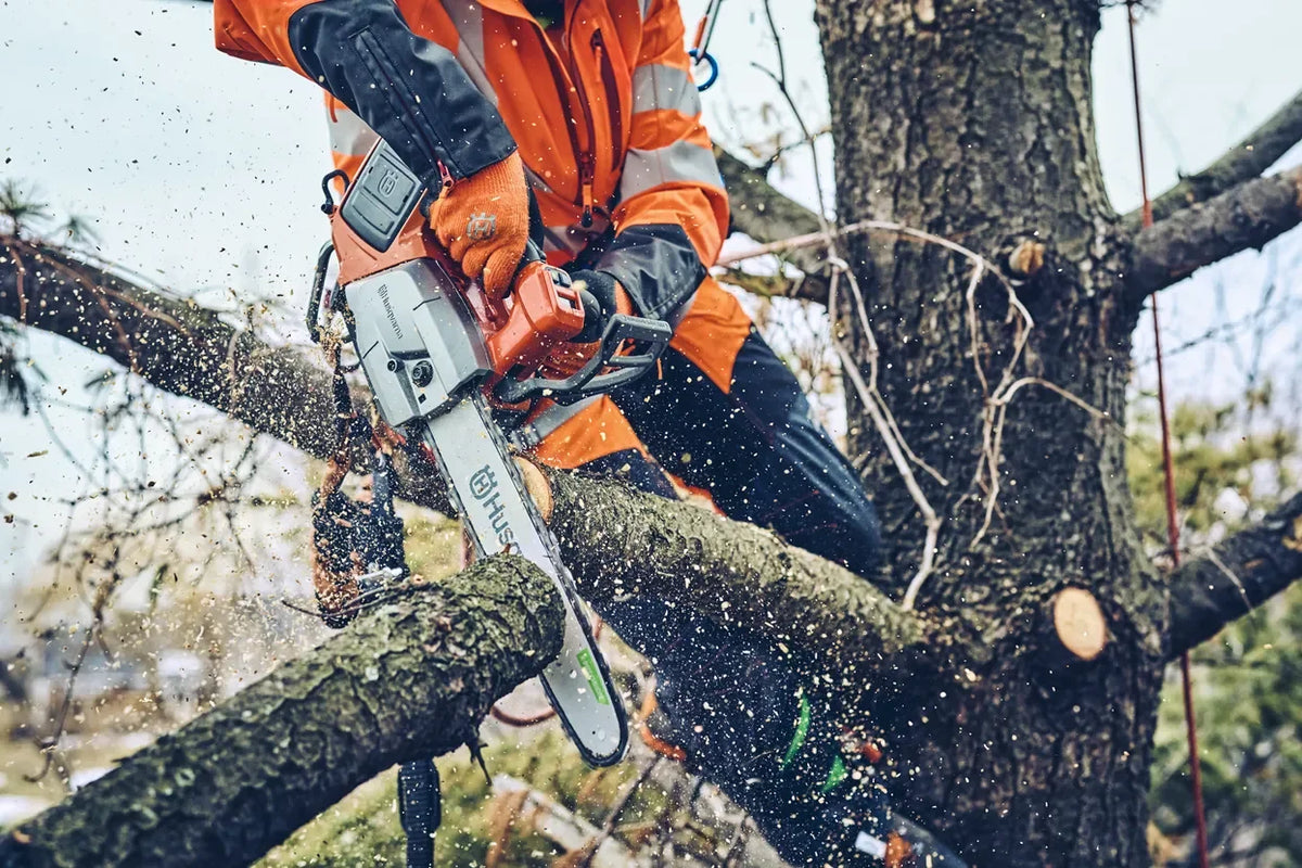 Husqvarna T542iG XP Battery Chainsaw - Heated Handle - Chainsaw
