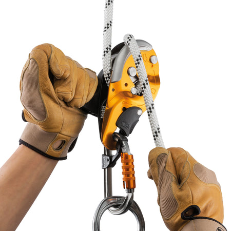 Petzl I’D S Descender - Climbing Hardware